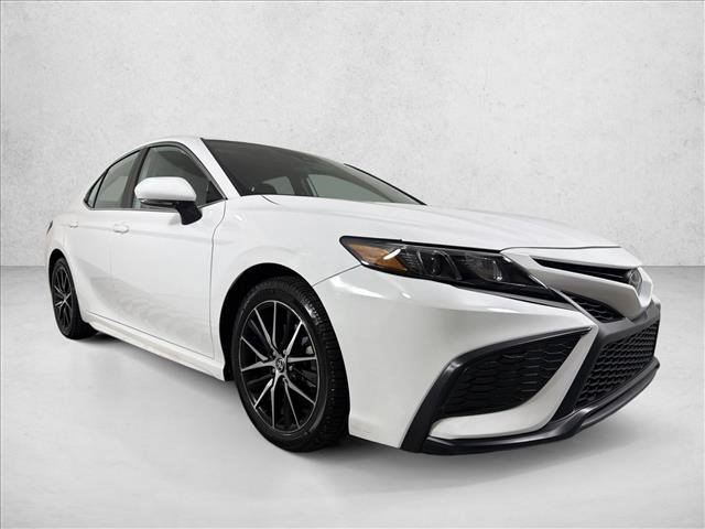 Used 2023 Toyota Camry SE FWD image 1