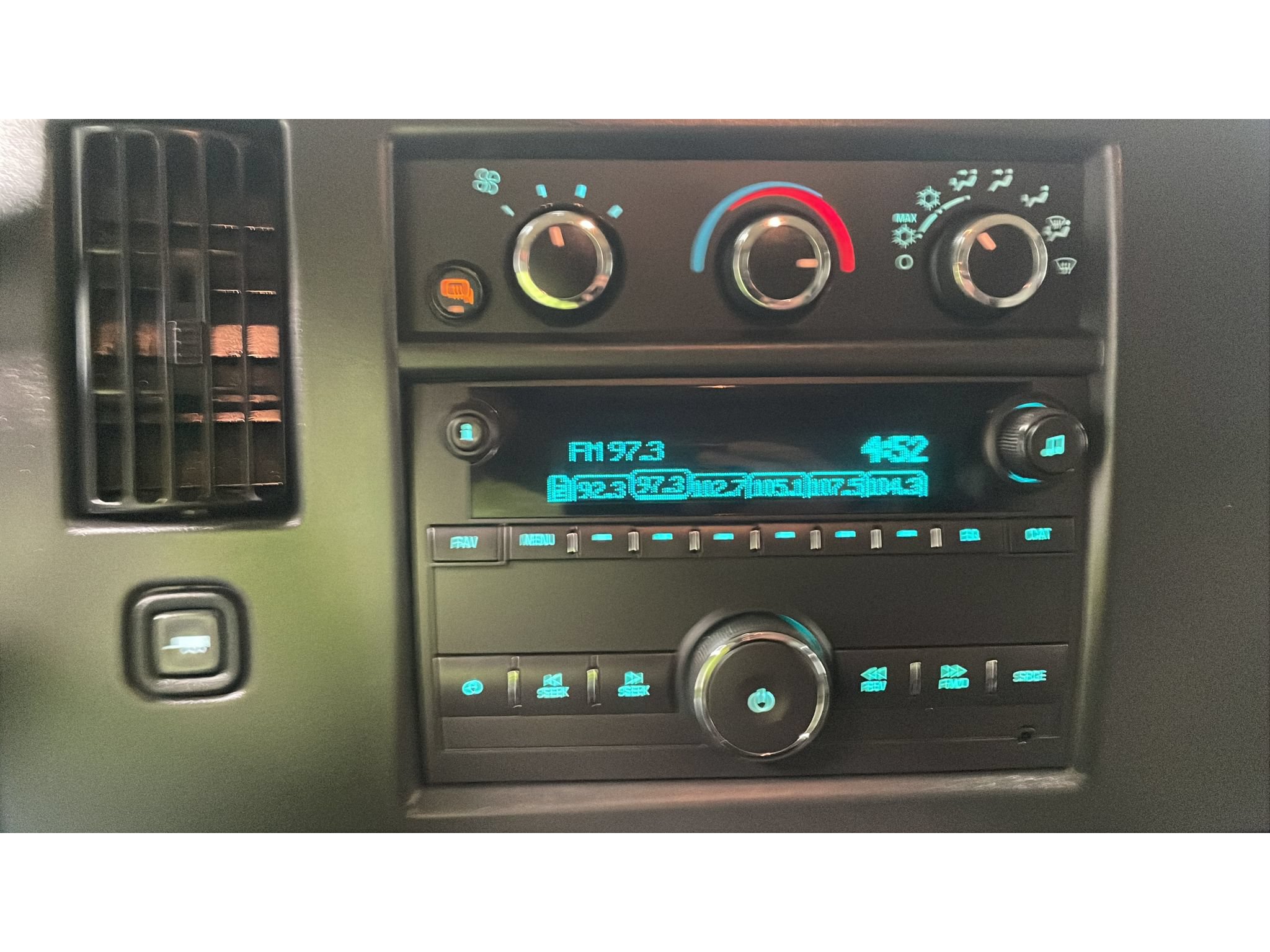 Used 2025 Chevrolet Express 3500 LT w/ LT Preferred Equipment Group RWD image 11