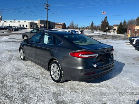 Used 2020 Ford Fusion SE image 3