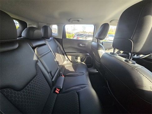 Used 2018 Jeep Compass Latitude w/ Cold Weather Group image 8