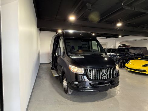 Used 2022 Mercedes-Benz Sprinter 3500 image 8