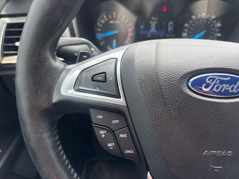 Used 2017 Ford Fusion SE FWD image 24