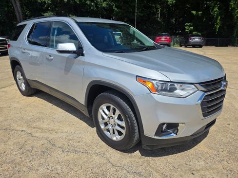 Used 2020 Chevrolet Traverse LT w/ LPO, Floor Liner Package AWD/4WD image 3