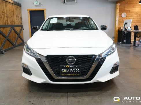 Used 2019 Nissan Altima 2.5 SR FWD image 2
