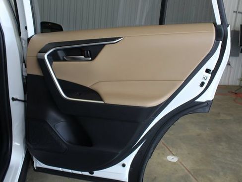 Used 2019 Toyota RAV4 XLE FWD image 21