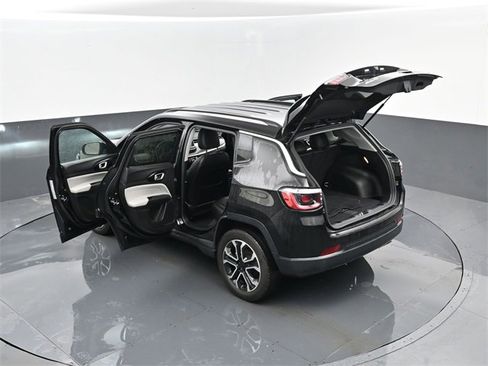 Used 2022 Jeep Compass Limited image 27