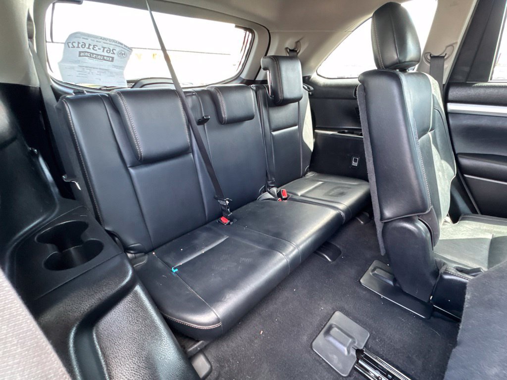Used 2017 Toyota Highlander XLE AWD/4WD image 24