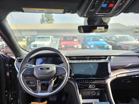 New 2026 Jeep Grand Cherokee L 4WD image 23