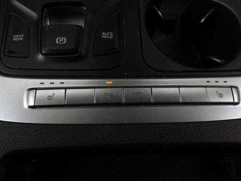 Used 2026 Kia Carnival FWD image 24