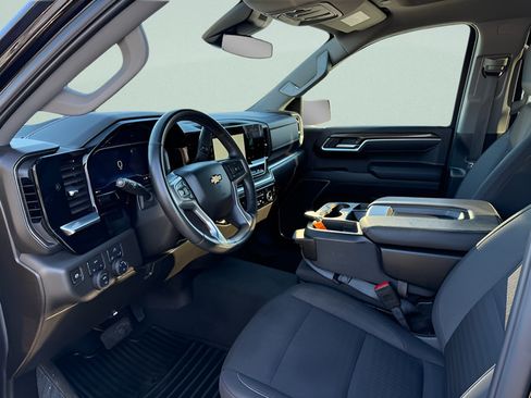 Used 2025 Chevrolet Silverado 1500 LT AWD/4WD image 5