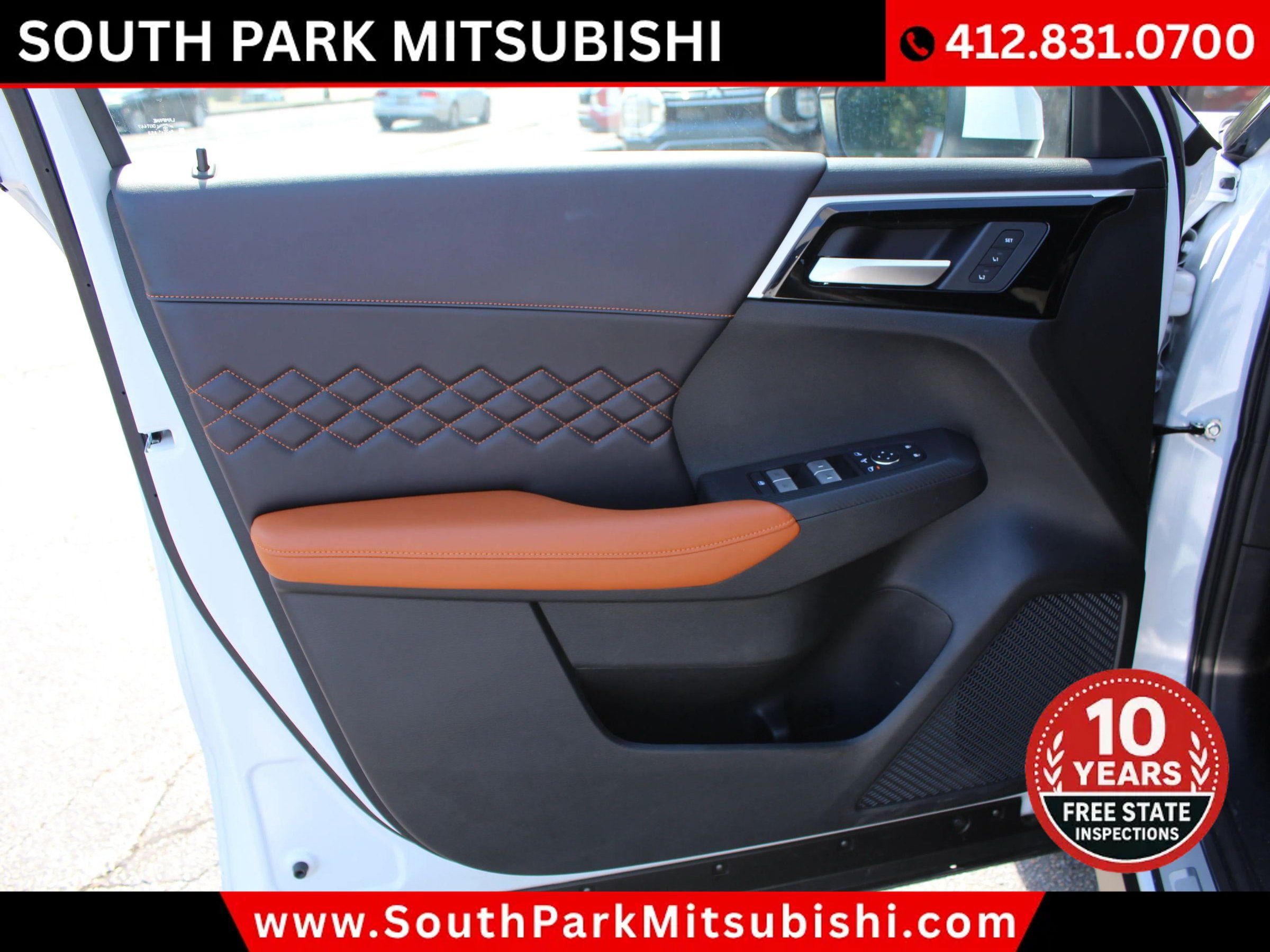 Used 2025 Mitsubishi Outlander 4WD Plug-In Hybrid image 13