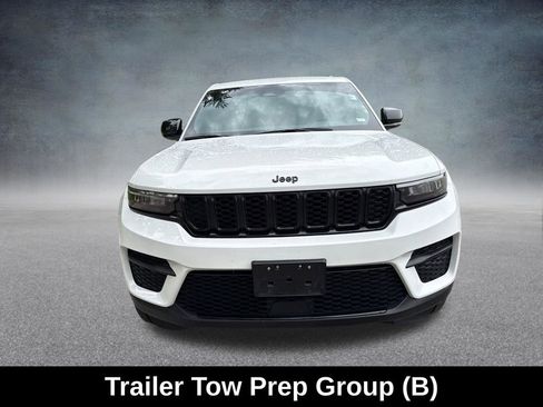 Used 2022 Jeep Grand Cherokee Altitude AWD/4WD image 10