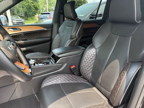 Used 2023 Jeep Grand Cherokee L Summit AWD/4WD image 18