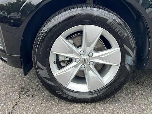 Used 2022 Volvo XC60 B5 Momentum w/ Climate Package image 9