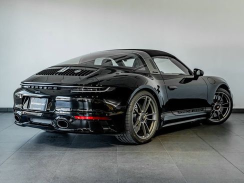 Certified 2022 Porsche 911 50th Anniversary Edition image 7