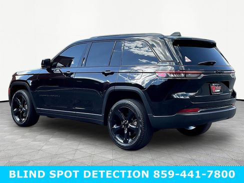 Used 2023 Jeep Grand Cherokee Limited w/ Black Appearance Package AWD/4WD image 4