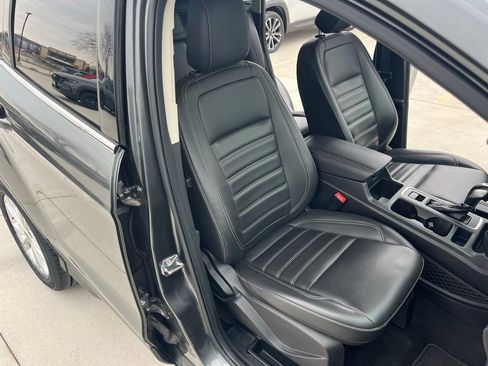 Used 2019 Ford Escape SEL image 17