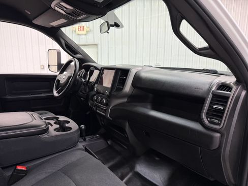Used 2022 RAM 3500 Tradesman w/ Chrome Appearance Group AWD/4WD image 14
