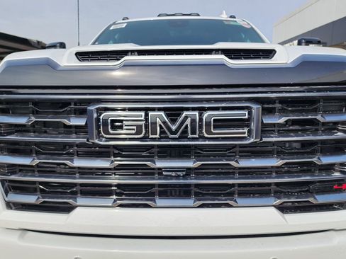 New 2026 GMC Sierra 2500 AT4 w/ AT4 Premium Plus Package image 9