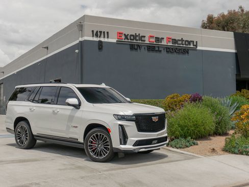 Used 2024 Cadillac Escalade V w/ Heavy-Duty Trailer Package AWD/4WD image 1