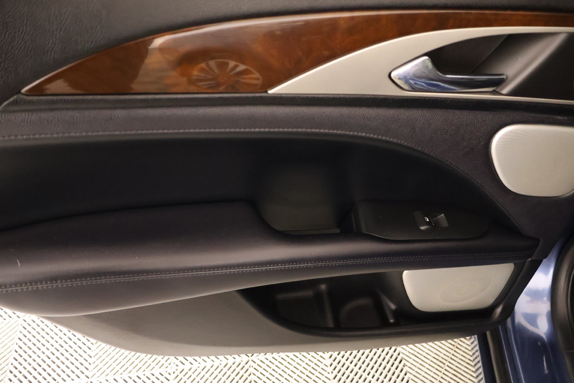 Used 2018 Lincoln MKZ Reserve w/ Luxury Package FWD image 17