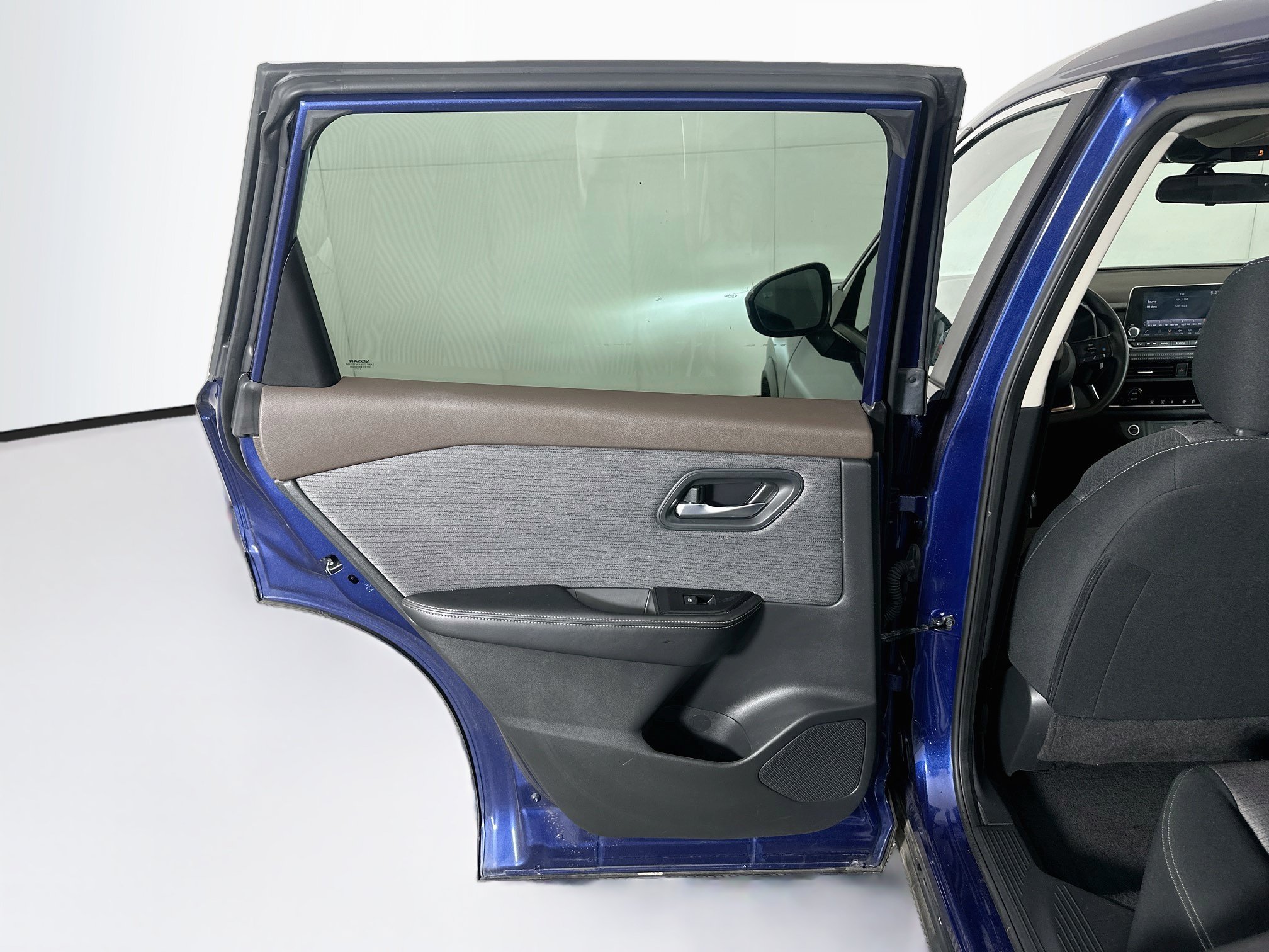 Used 2023 Nissan Rogue SV FWD image 25