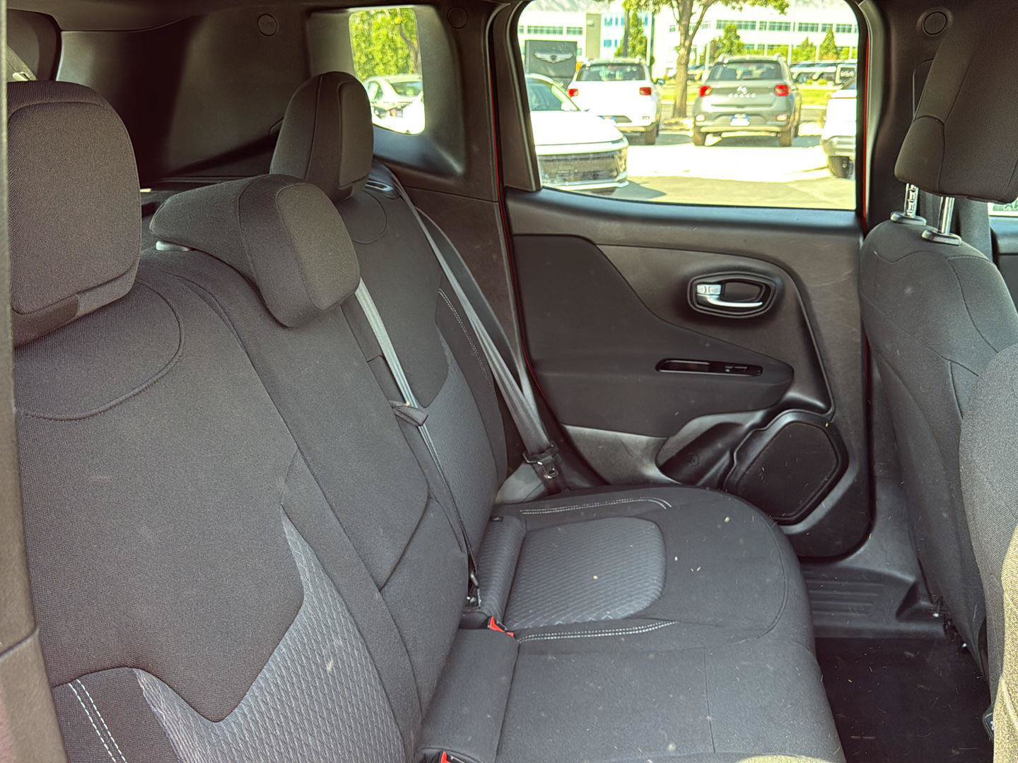 Used 2021 Jeep Renegade Latitude w/ Luxury Group II AWD/4WD image 4