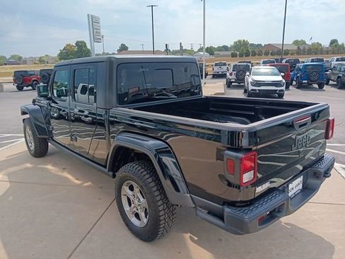 Used 2021 Jeep Gladiator Sport image 4