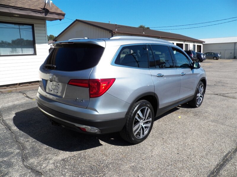 Used 2017 Honda Pilot Elite image 4