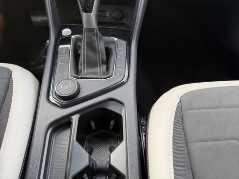 Used 2025 Volkswagen Taos SE image 41