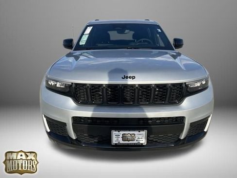 Used 2024 Jeep Grand Cherokee L Altitude image 12