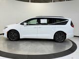 Certified 2018 Chrysler Pacifica Touring-L w/ Premium Audio Group image 4