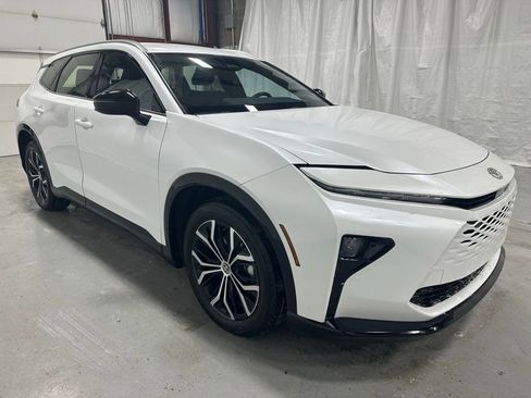 Used 2025 Toyota Crown Signia image 1