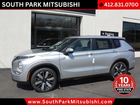 New 2025 Mitsubishi Outlander SE image 2