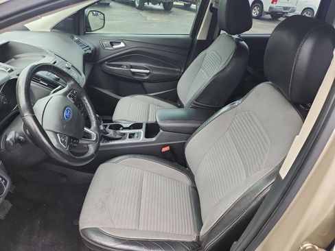 Used 2017 Ford Escape SE w/ SE Sport Appearance Package image 16