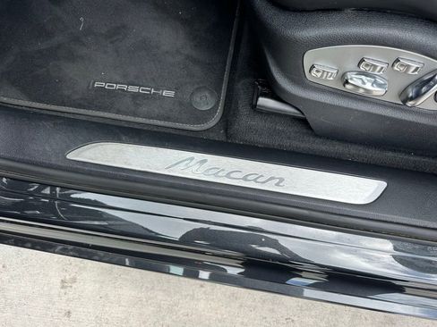 Certified 2024 Porsche Macan image 23