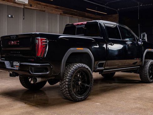 Used 2024 GMC Sierra 2500 AT4 w/ AT4 Premium Plus Package image 10