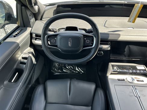 New 2025 Lincoln Navigator Reserve w/ Jet Appearance Package image 10