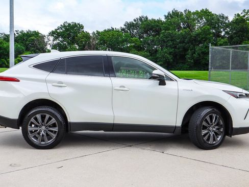 Used 2021 Toyota Venza LE AWD/4WD image 5