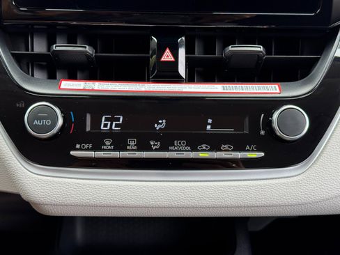 Used 2025 Toyota Corolla LE FWD image 26