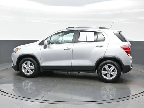 Used 2018 Chevrolet Trax LT w/ Driver Confidence Package FWD image 3