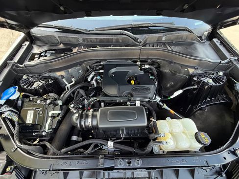Used 2020 Ford Explorer XLT w/ Equipment Group 202A AWD/4WD image 27