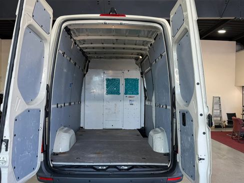 Used 2022 Mercedes-Benz Sprinter 2500 image 10