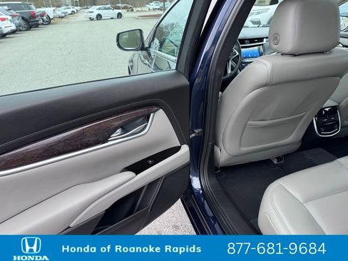 Used 2017 Cadillac XTS Luxury w/ Driver Awareness Package image 29