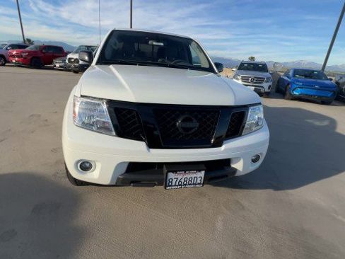 Used 2020 Nissan Frontier SV w/ Midnight Edition Floor Mats image 3