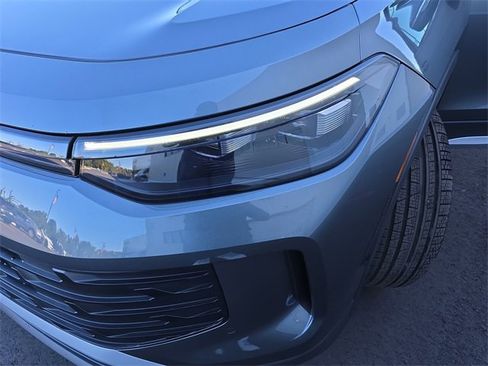 New 2026 Volkswagen Tiguan SE image 23