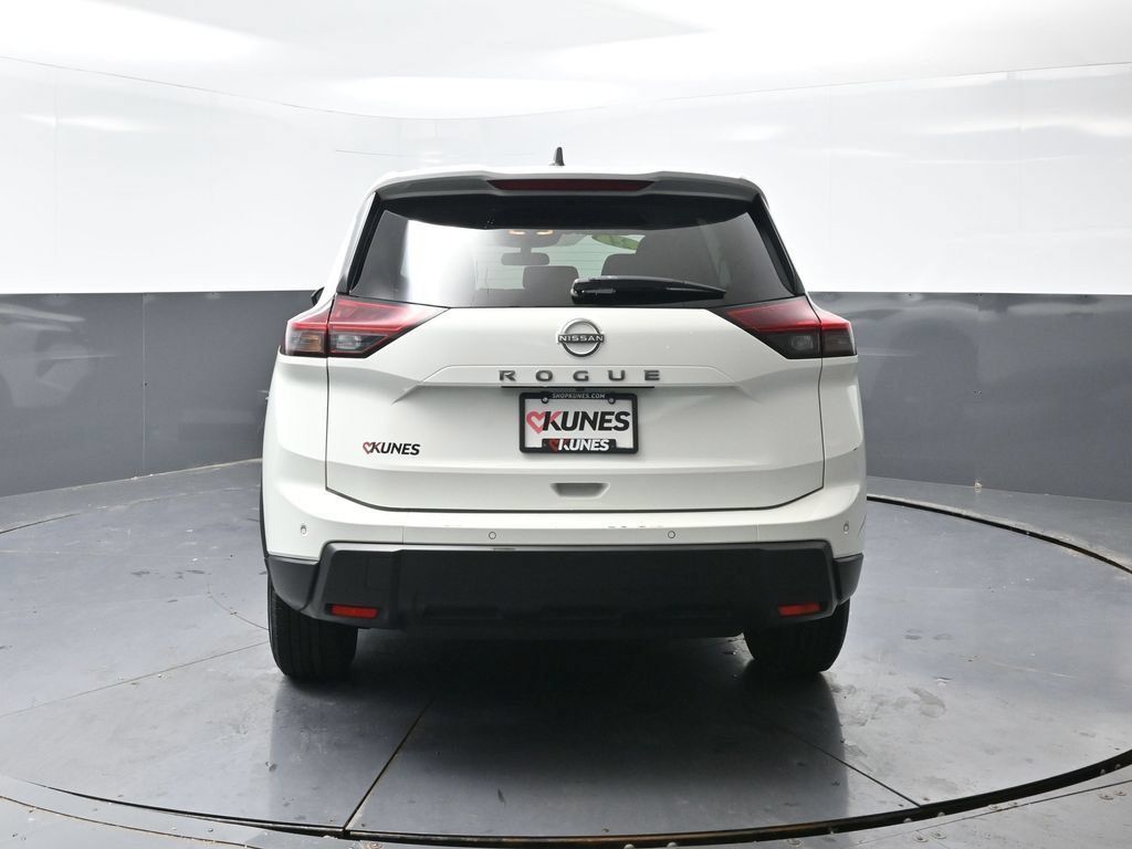 Used 2024 Nissan Rogue S FWD image 12