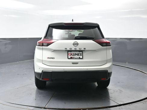 Used 2024 Nissan Rogue S FWD image 12
