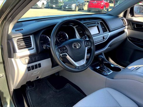Used 2019 Toyota Highlander LE FWD image 16