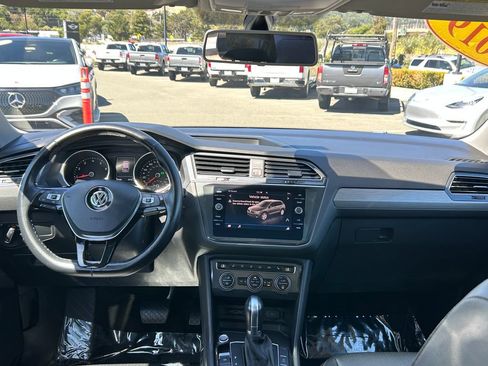 Used 2019 Volkswagen Tiguan SE AWD/4WD image 34